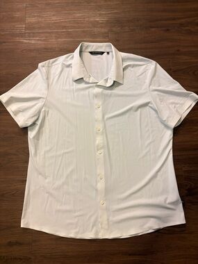 Vince Camuto White Short-Sleeve Button-Down Shirt